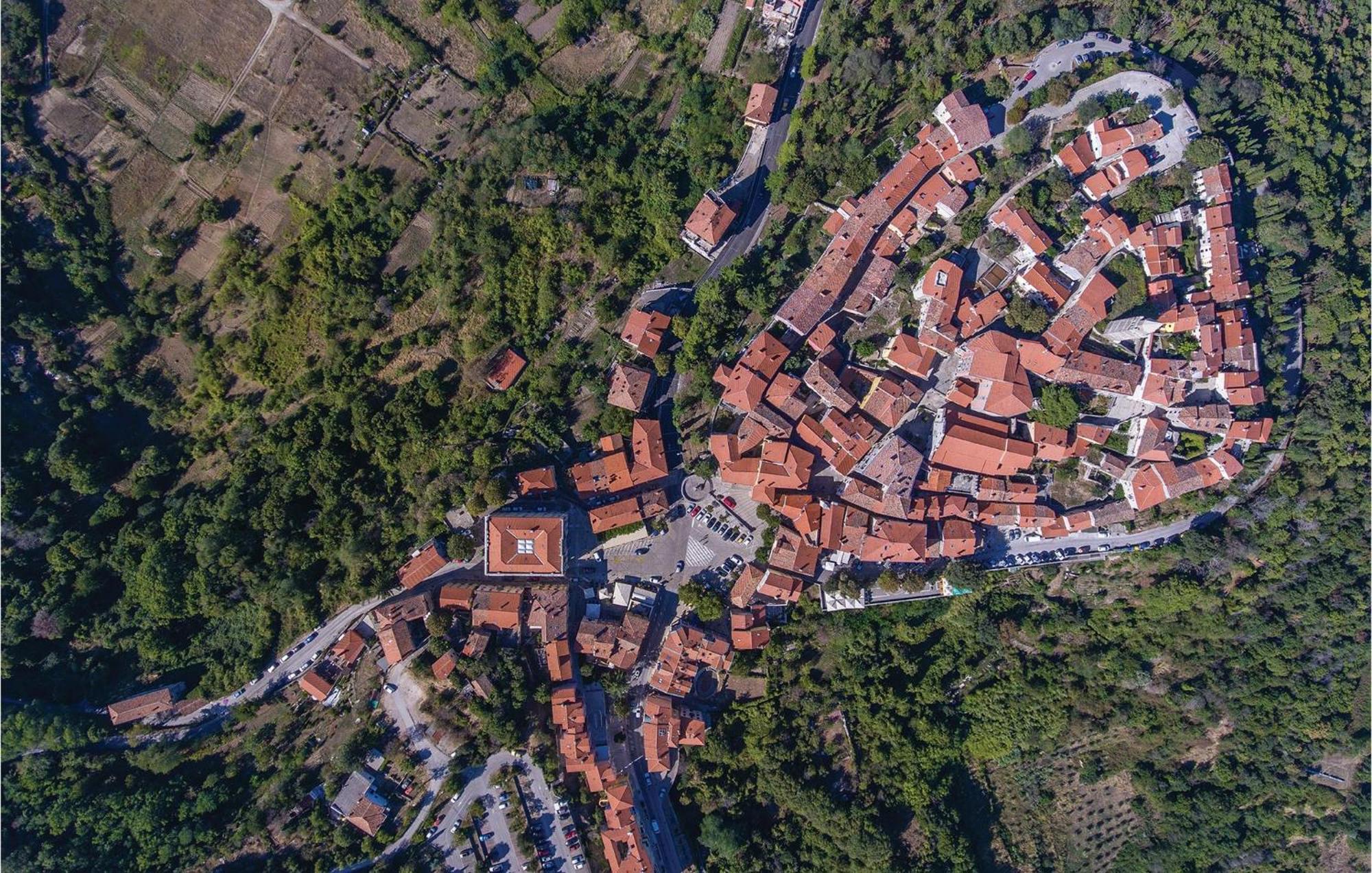 2 Bedroom Gorgeous Apartment In Labin Raša Exterior foto