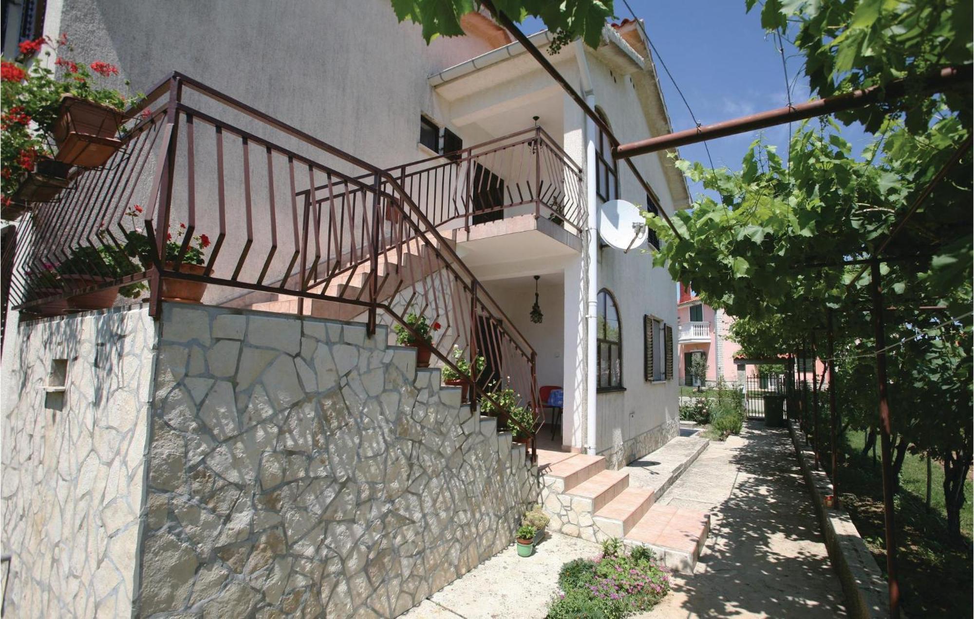 2 Bedroom Gorgeous Apartment In Labin Raša Exterior foto