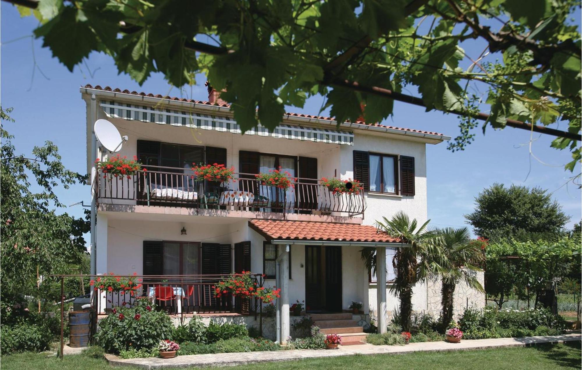 2 Bedroom Gorgeous Apartment In Labin Raša Exterior foto